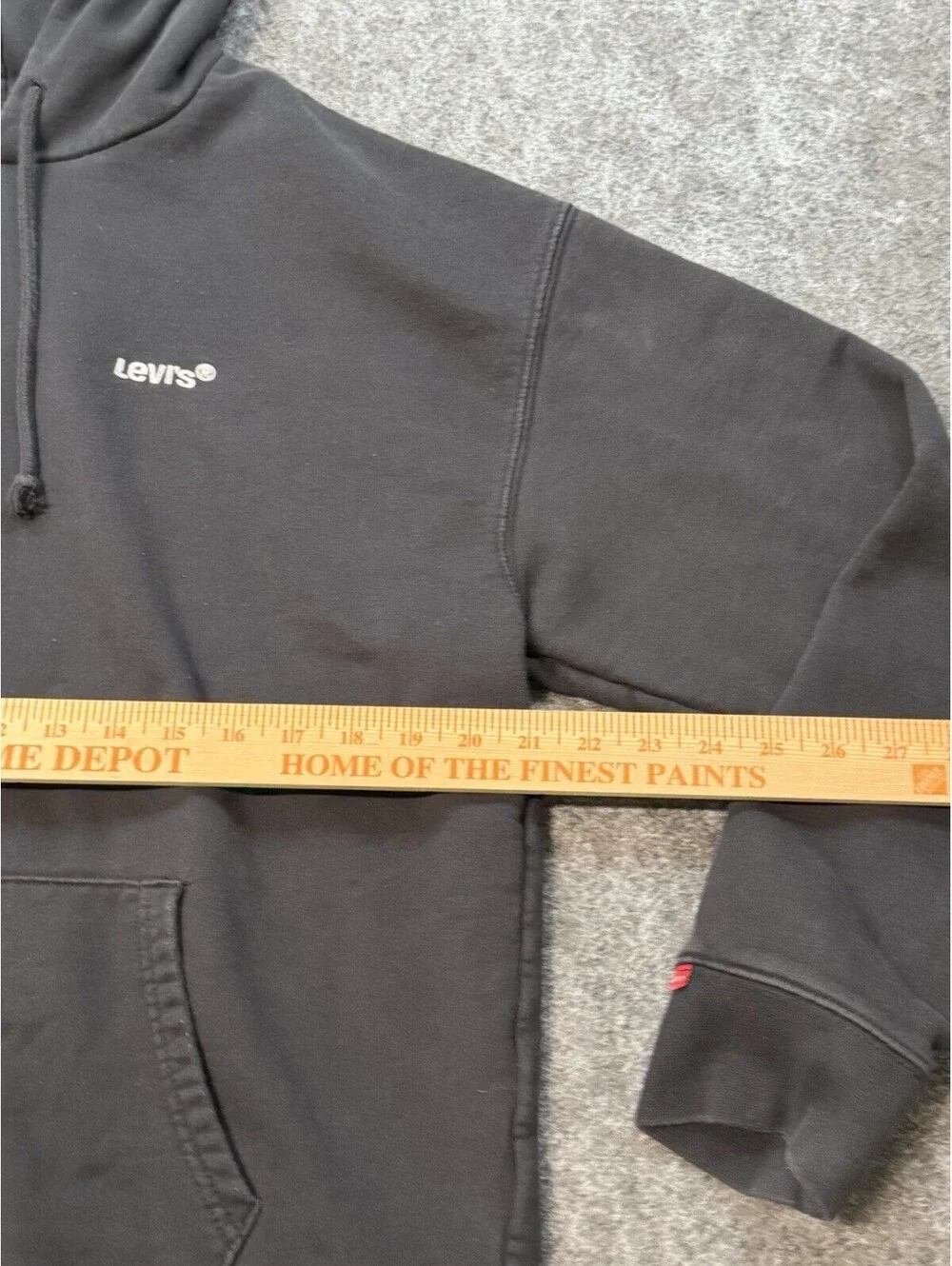 Levi’s Relaxed Fit Black Pullover Hoodie Men’s Large Minimal Logo Sweatshirt